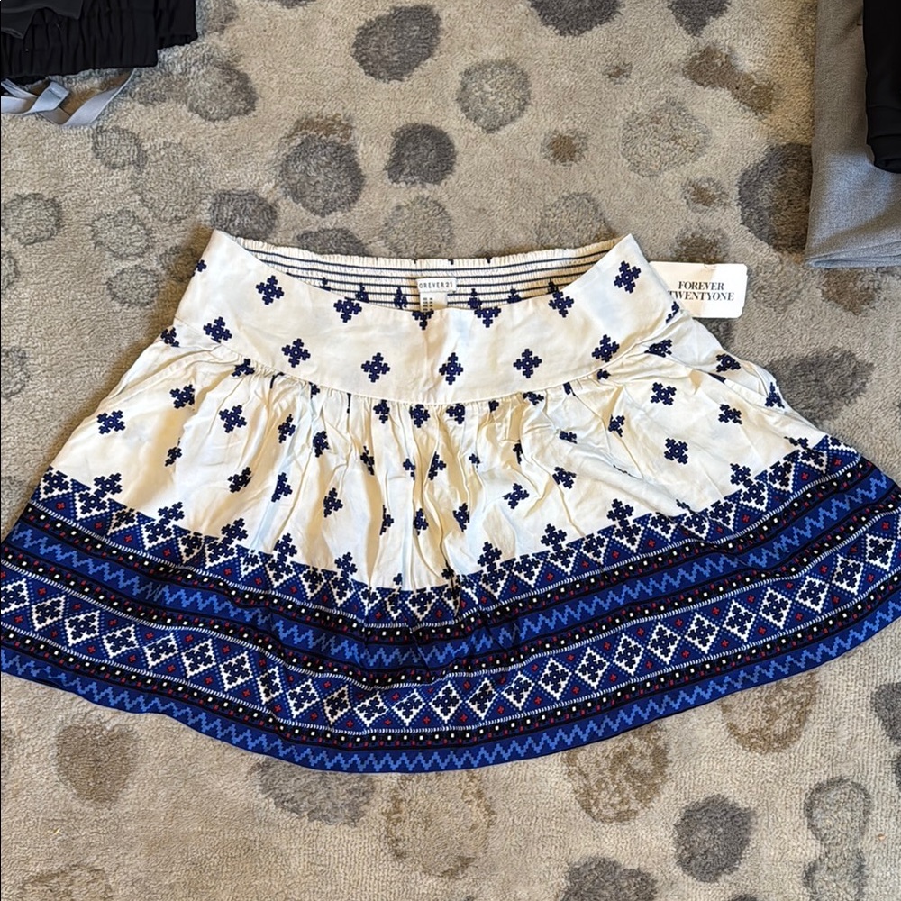 Forever 21 White and Blue Bubble Mini Skirt